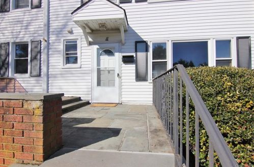 11 Gerry St, Greenwich CT  06830-6201 exterior