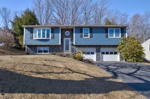 74 Woodhaven St, Waterbury, CT 06708-2306
