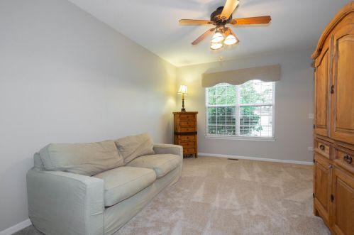 905 Edgewater Ln, Joliet, IL 60404-9523