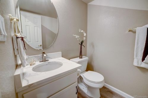 5201 Genoa Way, Aurora CO 80013-6295 exterior