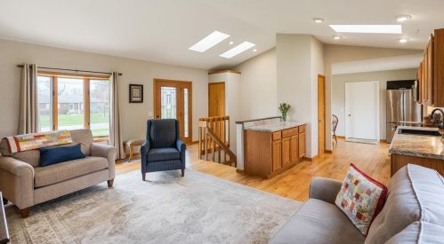 9146 Fidelis Dr, Cincinnati OH 45242-7431 exterior