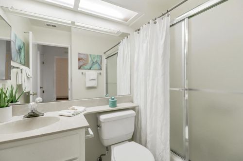 732 Sterling Dr, San Leandro CA 94578-4172 exterior