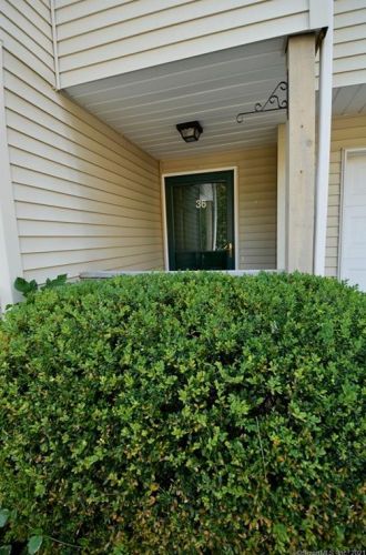 36 Walnut St, Cheshire CT  06410-2826 exterior