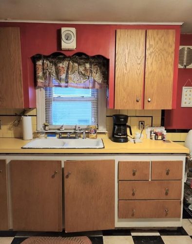 158 Howard Ave, Glocester, RI 02859-3106