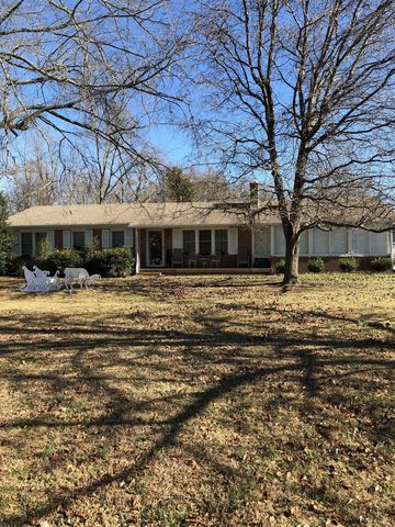 800 Due West Cir, Lafayette, TN 37083-1909