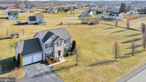 67 Tinning Ct, Hedgesville WV 25427-7367 exterior