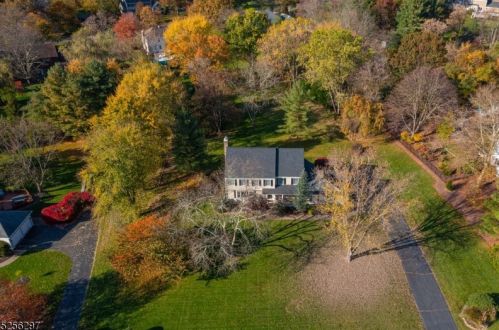 5 Tiger Hill Dr, Gladstone, NJ 07934-2110