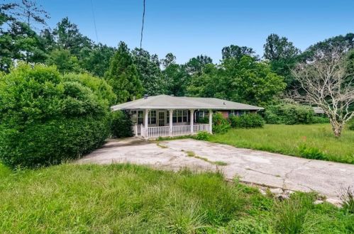 6364 Oakview Ln, Lithia Springs, GA 30122-1422