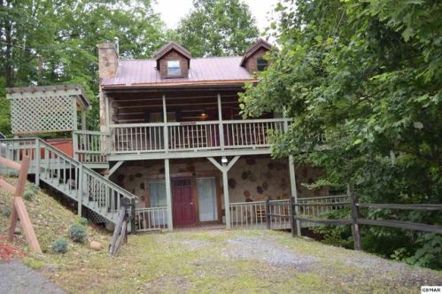 2153 View Dr, Pigeon Forge, TN 37876-4941
