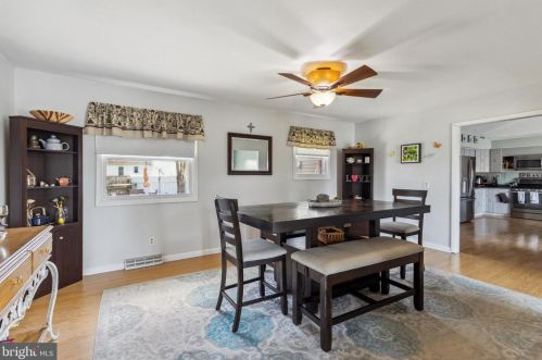 33 Essex Ave, Erial, NJ 08081-1219