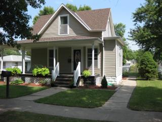 1314 13th St, Aurora, NE 68818-1608