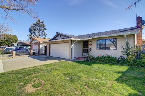 2572 Bambi Ln, San Jose, CA 95116-3708