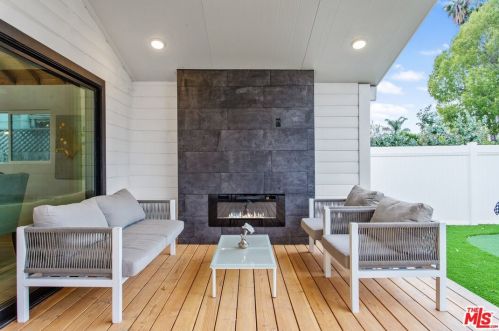 4951 Cedros Ave, Van Nuys CA  91403-1637 exterior