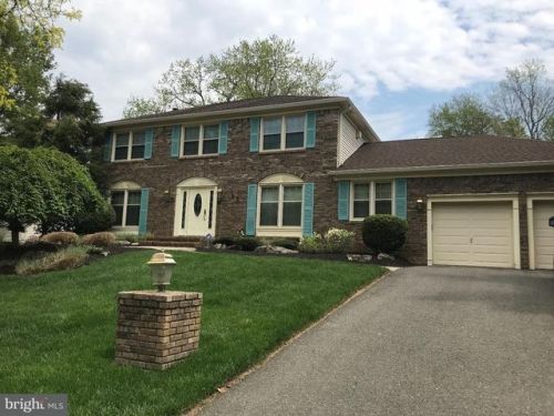 25 Village Dr, Trenton, NJ 08620-1309