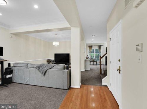 28 Caleb Ln, Princeton NJ  08540-6136 exterior