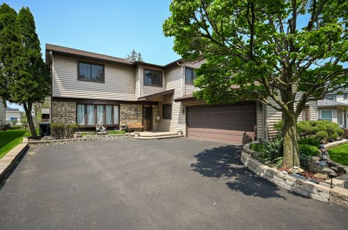 690 Kenilworth Ave, Elmhurst, IL 60126-1735