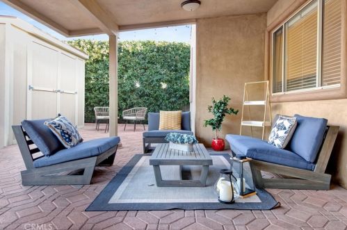 1755 Glenwood Rd, Glendale CA  91201-1543 exterior