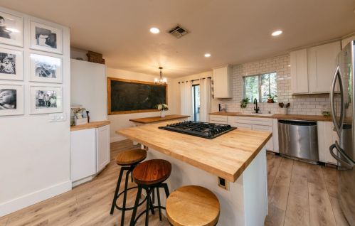 28409 Foresthill Rd, Michigan Bluff, CA 95631-9703