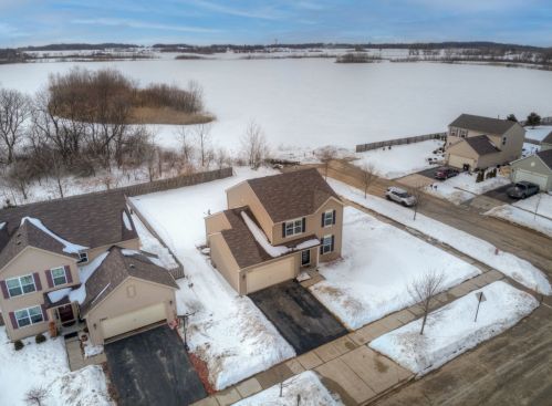 1600 Bristol Dr, Pingree Grove IL  60140-9038 exterior