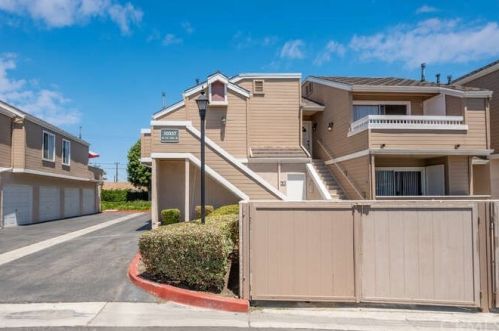 10337 Briar Oaks Dr, Stanton, CA 90680-4231