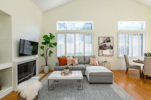 22 Del Ventura, Irvine CA  92606-8857 exterior