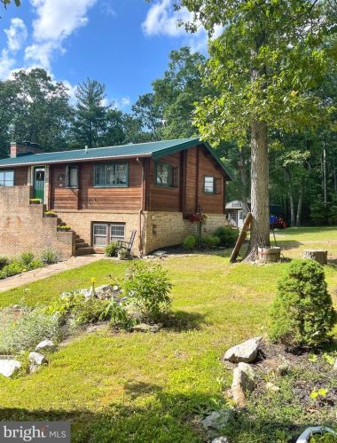 490 Clearfield Dr, Berkeley Springs, WV 25411-4867