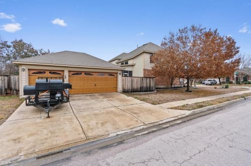 13529 Green Lodge Ct, Webberville, TX 78653-3964