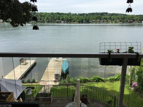 16 Maple Pkwy, Sparta, NJ 07871-2011