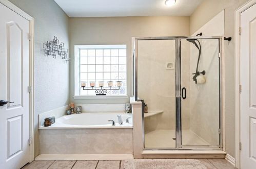 10512 Stonehill Dr, Fort Worth TX  76126-4547 exterior