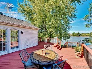2176 Hitching Post Ln, Schaumburg, IL 60194-3810