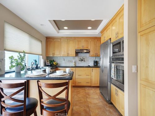 38 Mirror Lk, Irvine, CA 92604-2835