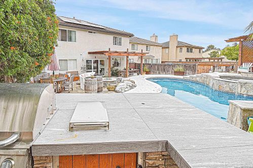 1282 Granite Spg Dr, Chula Vista CA  91915-2506 exterior