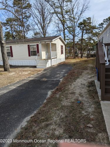 21 Panda Ln, Lakehurst, NJ 08759-3619