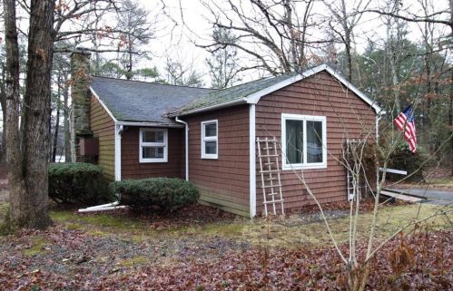 13 Lost Acres Dr, Glocester, RI 02814-1723