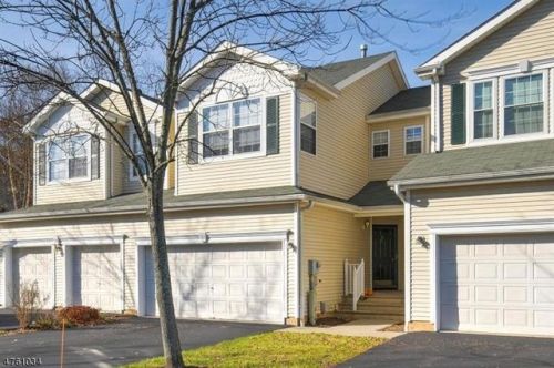 32 Rolling Hill Rd, Clinton, NJ 08809-2617