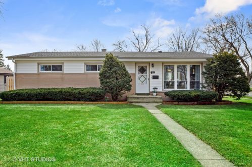 733 Sunset Ave, Villa Park, IL 60181-1418