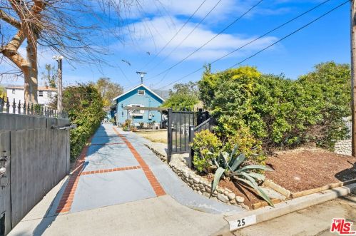 25 Calaveras St, Altadena, CA 91001-5001