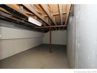 5 Pine Needle Dr, Huntington, CT 06484-2900