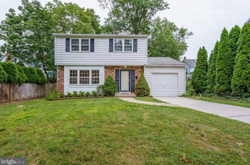 205 Center St, Tavistock, NJ 08033-1805