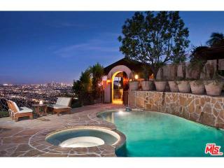 8148 Mannix Dr, Los Angeles CA  90046-1936 exterior