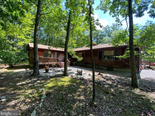 52 Bennett Ln, Berkeley Springs, WV 25411-4710