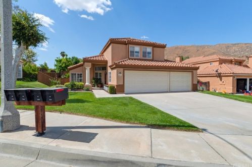 2580 Carbon Ct, Colton, CA 92324-9753