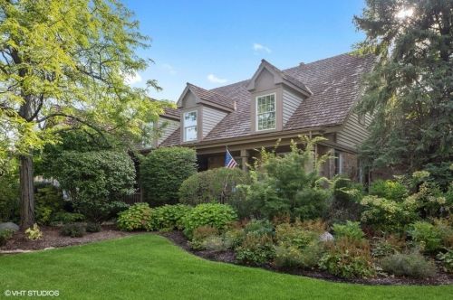 6755 Fieldstone Dr, Willowbrook IL  60527-5294 exterior