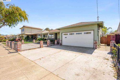 886 Portola Dr, San Leandro, CA 94578-4051