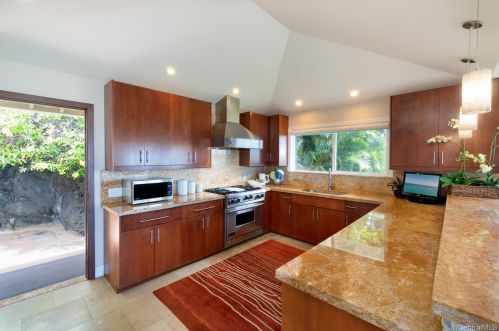 4990 Poola St, Honolulu HI  96821-1458 exterior