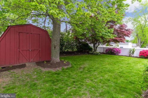 29 Wolf Dr, Trenton NJ 08610-1122 exterior