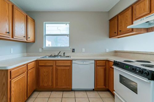 2529 Rivers Edge Dr, Fort Worth, TX 76118-7752