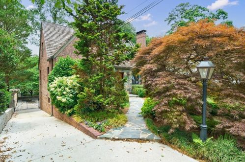 2858 Hl Dr, Atlanta GA  30305-3422 exterior
