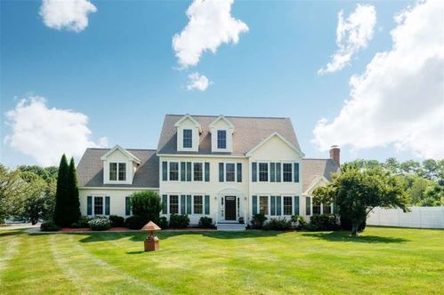 4 Spruce Ln, Stratham, NH 03885-2495
