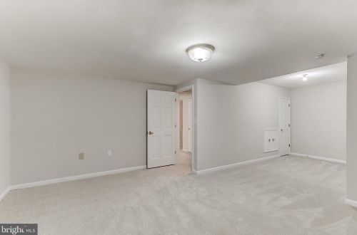 6125 Wooded Run Dr, Columbia MD 21044-3800 exterior